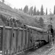Soldados alemanes maniobrando un K5 para sacarlo de un túnel en Italia, 1944.